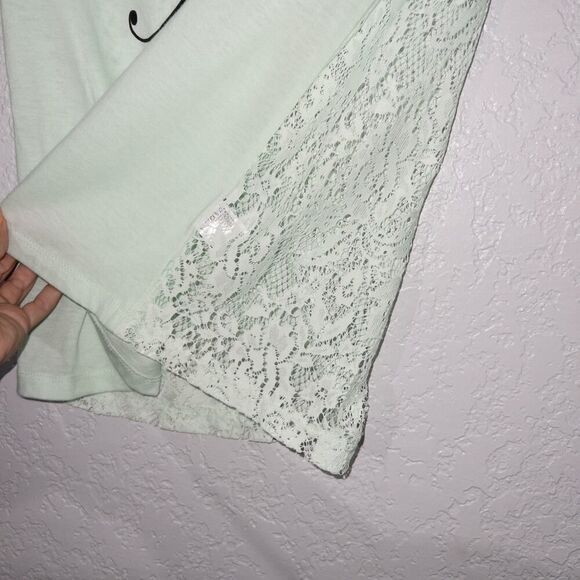 NWT Rue 21 Green Not Just A Pretty Face Lace Back T-Shirt‎ Size Medium - Picture 2 of 6